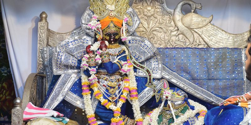 shri-radhavallabh-temple-vrindavan-1